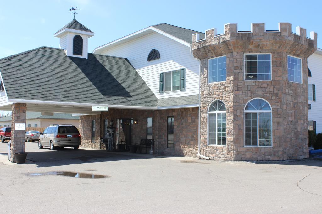 Knights Inn And Suites - Grand Forks Exterior photo