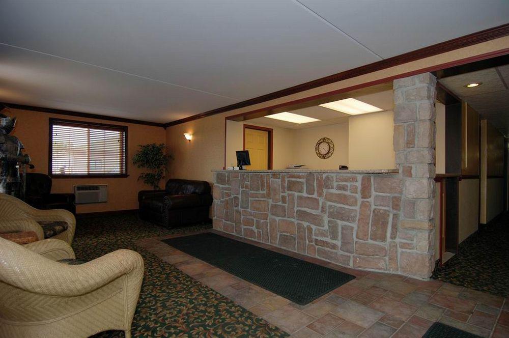 Knights Inn And Suites - Grand Forks Exterior photo