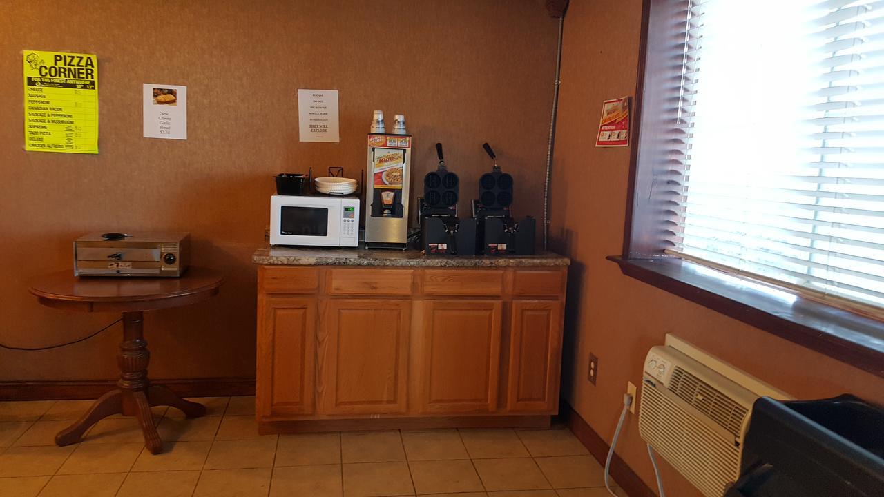 Knights Inn And Suites - Grand Forks Exterior photo