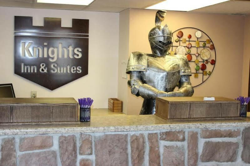 Knights Inn And Suites - Grand Forks Exterior photo